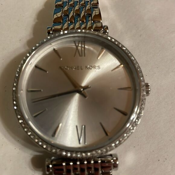 Michael Kors Darcy Watch NWT - Picture 2 of 7